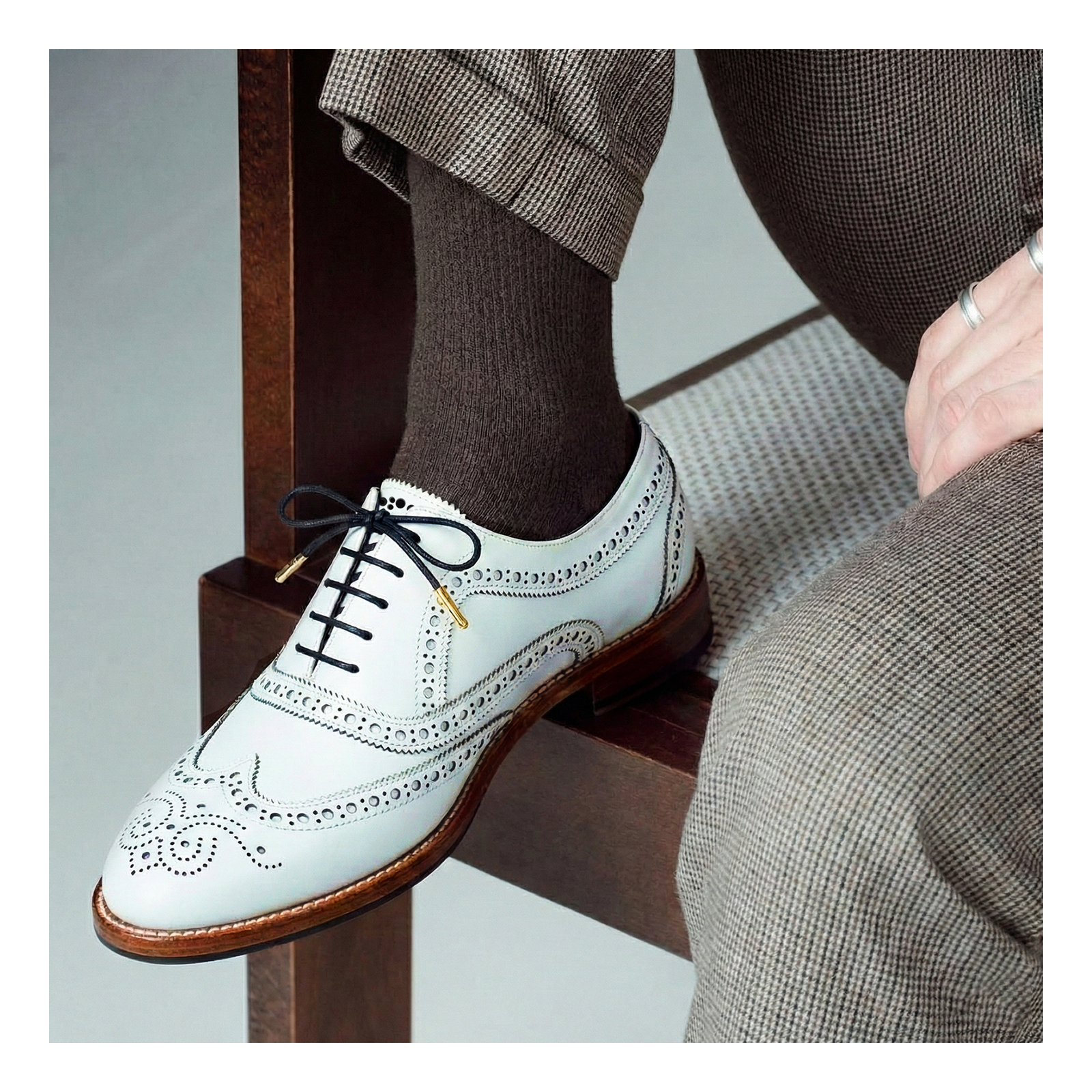 Wingtip Brogue Oxford - White